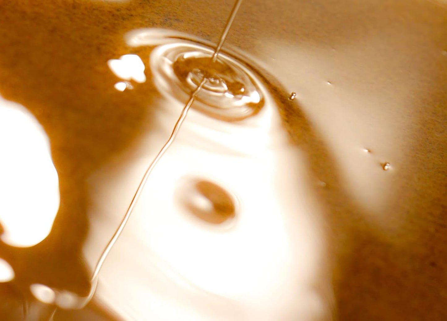 FINN & CO. White Sand Bath & Body Oil - Lightweight & Moisturizing Formula with Jojoba & Apricot Oils - Fast Absorbing, Paraben Free, Cruelty Free - Beach Inspired Fragrance | 8 oz