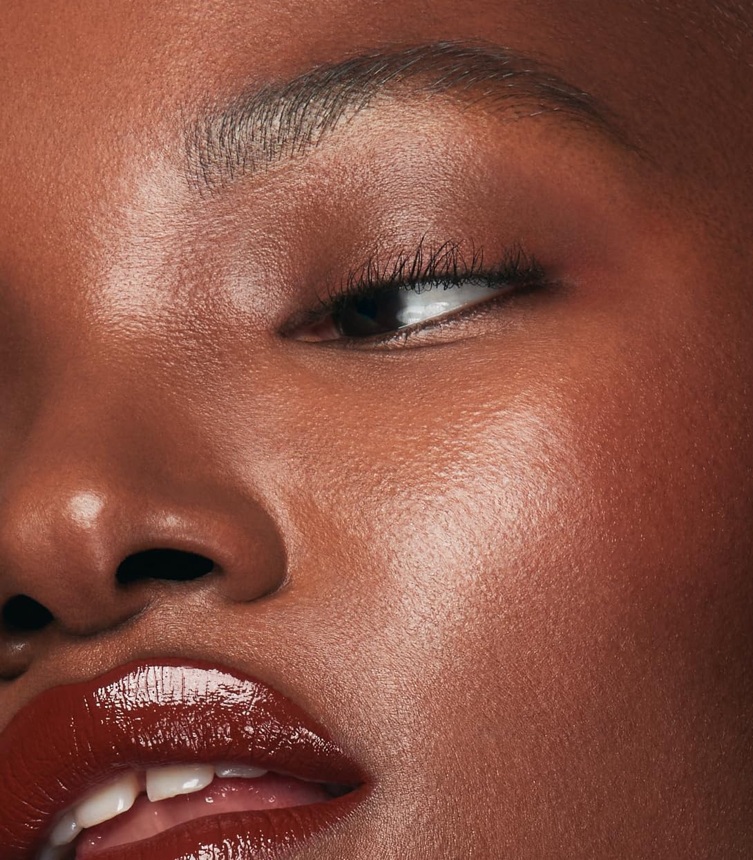 MAKE Beauty Eye Shaping Stylo - Cream Eyeshadow Stick. 4-in-1 Shape, Define, Contour, and Shade Eye Shadow for Versatile Makeup Looks. Long-Lasting Creamy Formula. Shade - Latitude