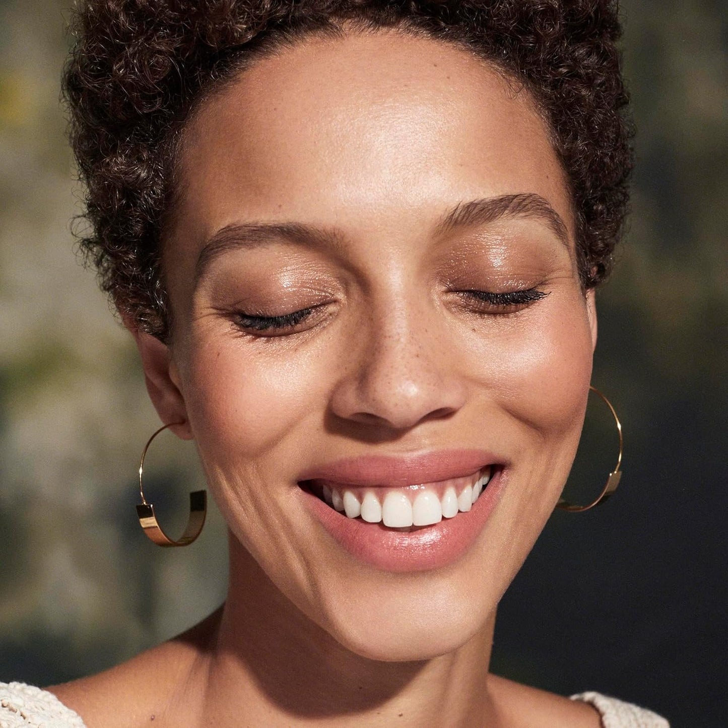 Well People Superpowder Brightening Powder, Baked Setting Powder For a Luminous Complexion, Blurs Imperfections & Smoothes Skin, Vegan & Cruelty-free, Pearl